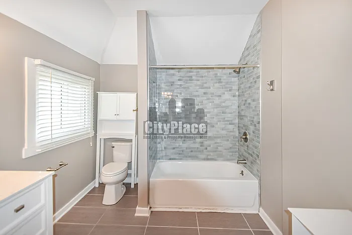 1548 Lexington Ave — Photo 30