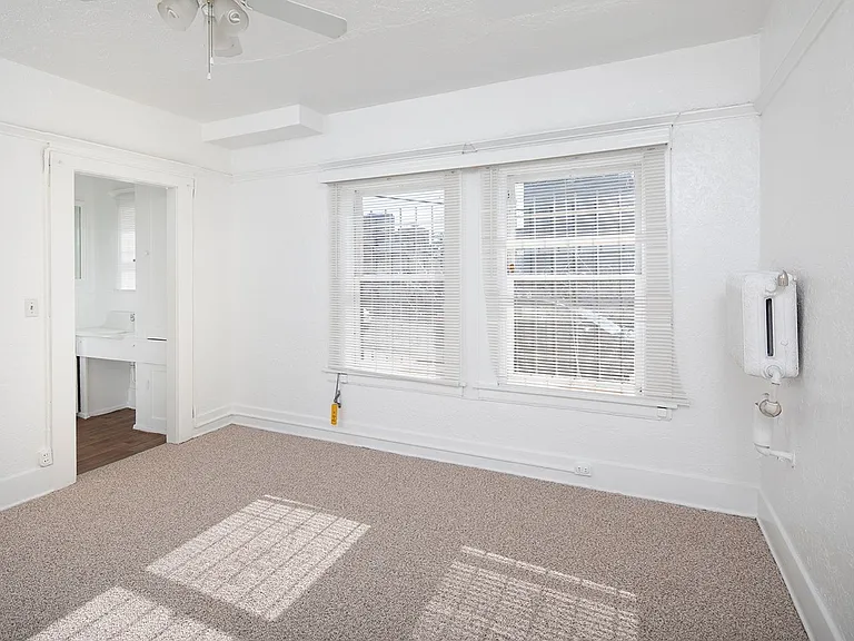 Windsor Apartments — Photo 2