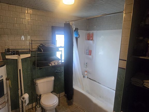 5th image of 620 N Broadway St