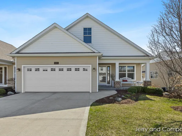 11371 S Lake Dr, Holland, MI 49424