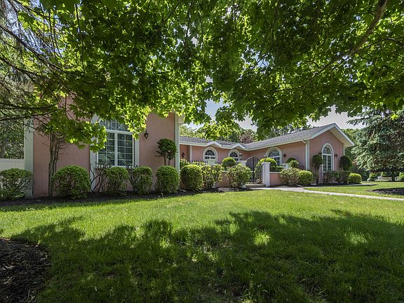 3rd image of 7 Carmen View Dr