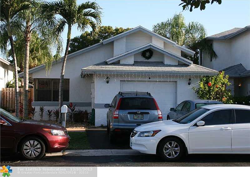 1st image of 582 Lakeside Cir