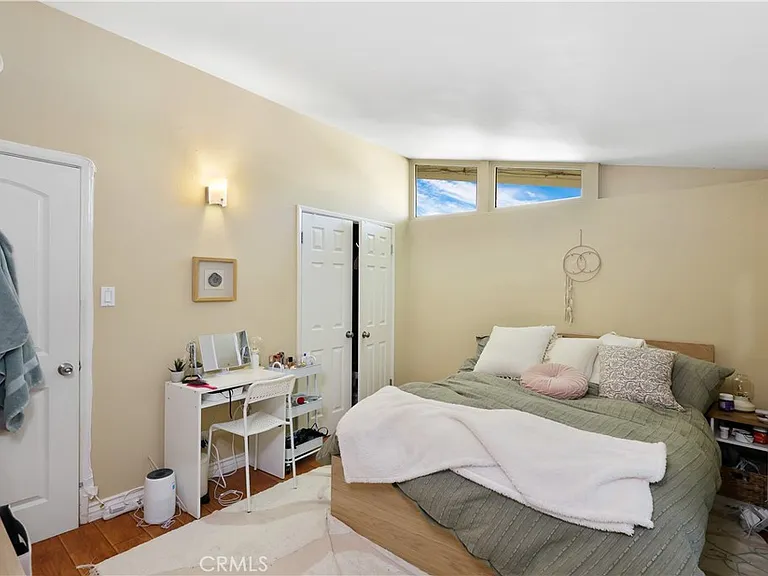 526 N Emerald Dr — Photo 6