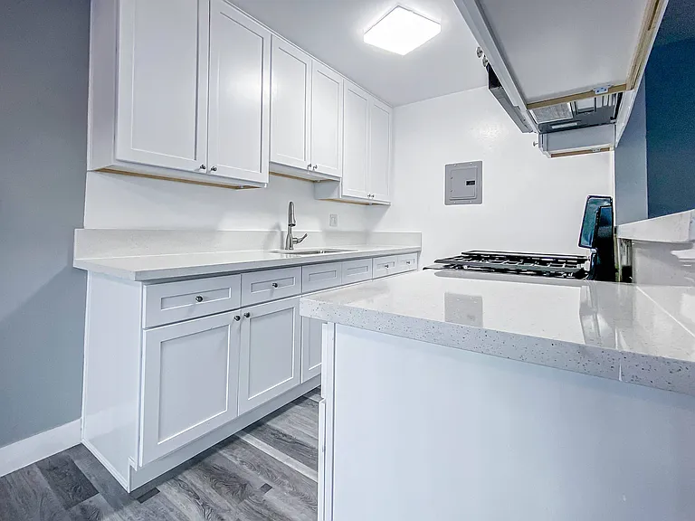 Cohasset Apartments — Photo 17