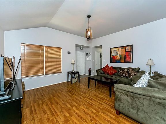 3rd image of 2546 Las Villas Ave