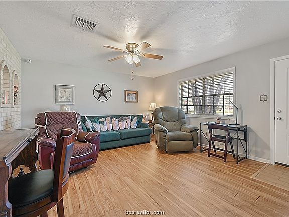 5th image of 2501 McHaney Dr
