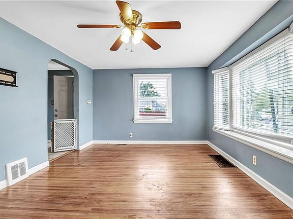 5th image of 1886 Parker Blvd