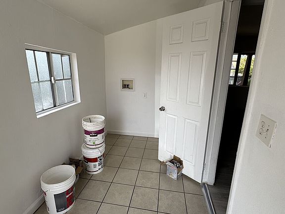 5th image of 1582 Ricardo St