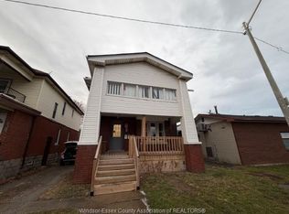 25 Giles Blvd E, Windsor, ON
