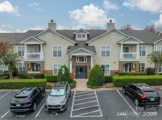 16748 Amberside Rd E, Cornelius, NC 28031