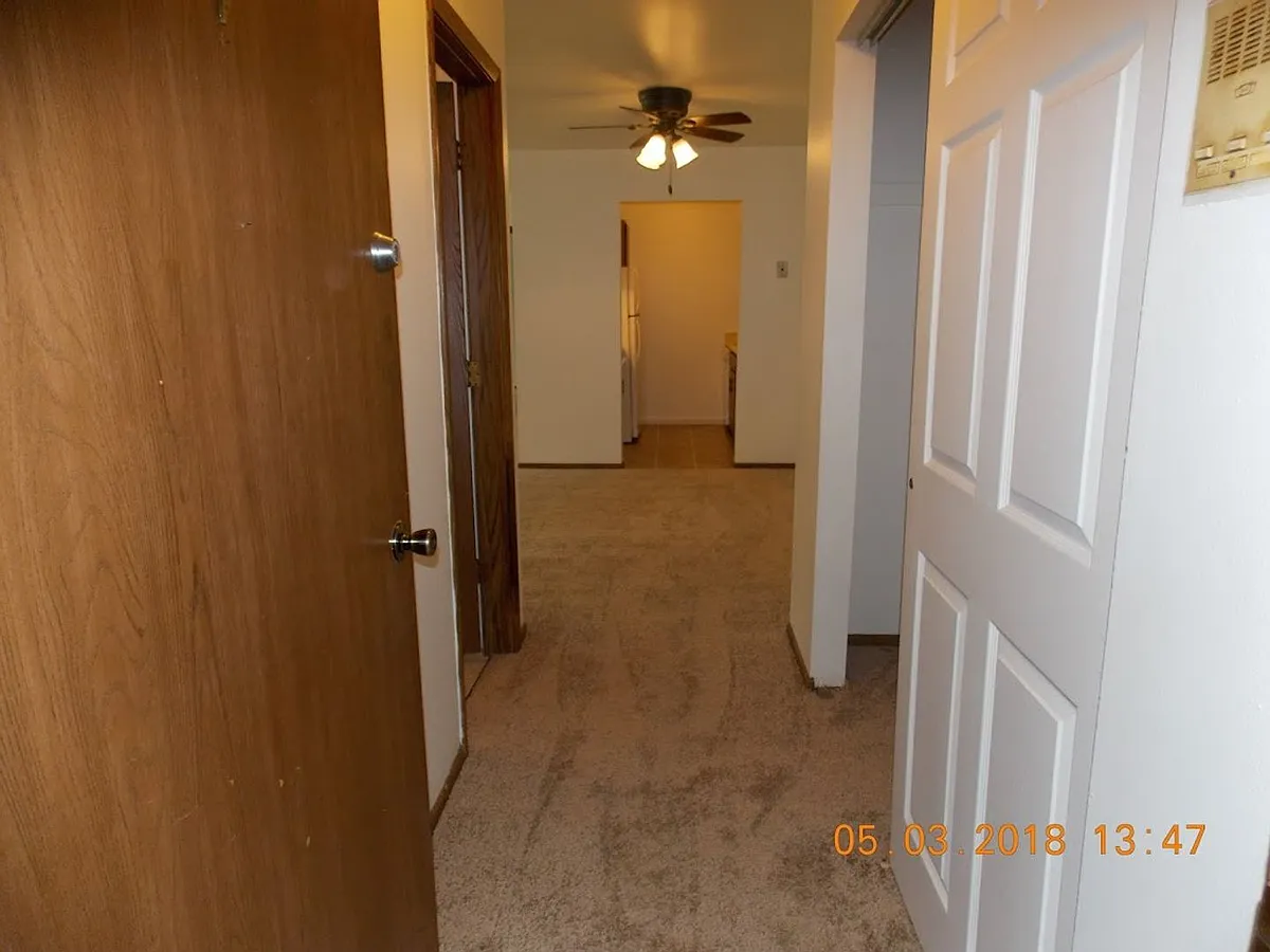 Building Photo - 761 S River Rd #0
