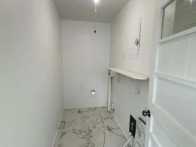 1331 Elm St — Photo 15