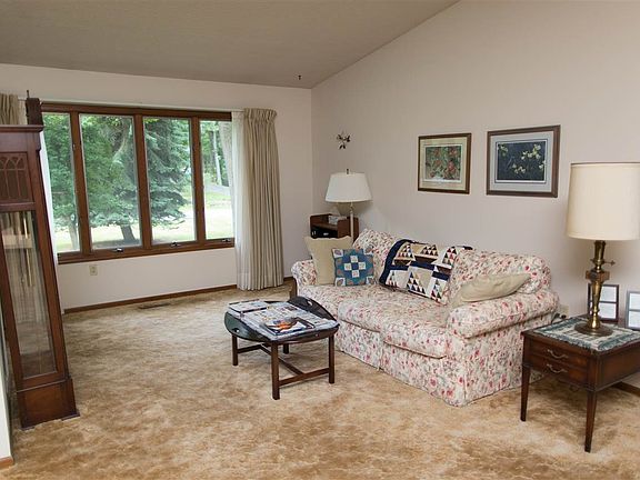 3rd image of 12789 Pineridge Dr