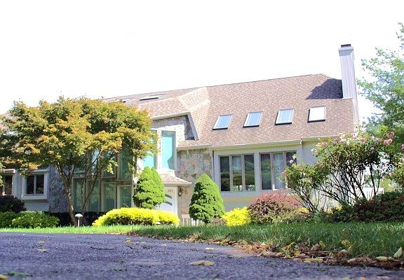 2nd image of 101 Windsor Dr