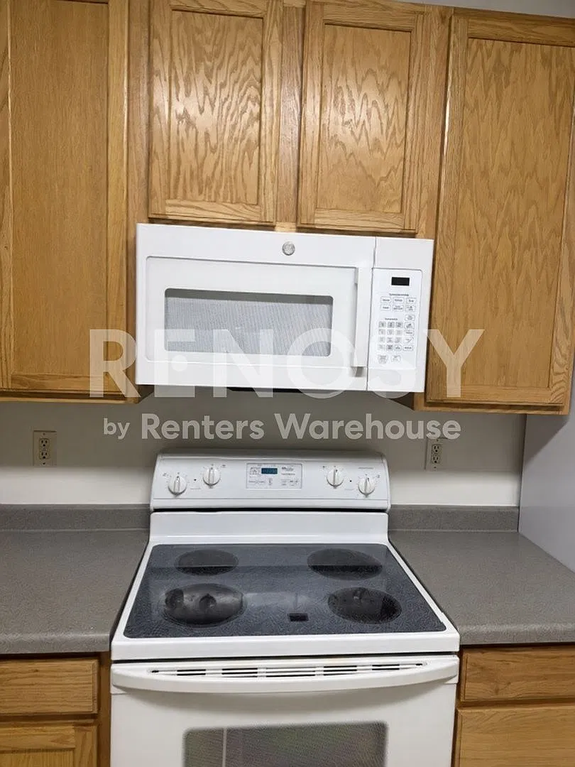 Available Now 2 Bedroom 1.5 Bath Townhouse in Inver Grove Heights — Photo 4