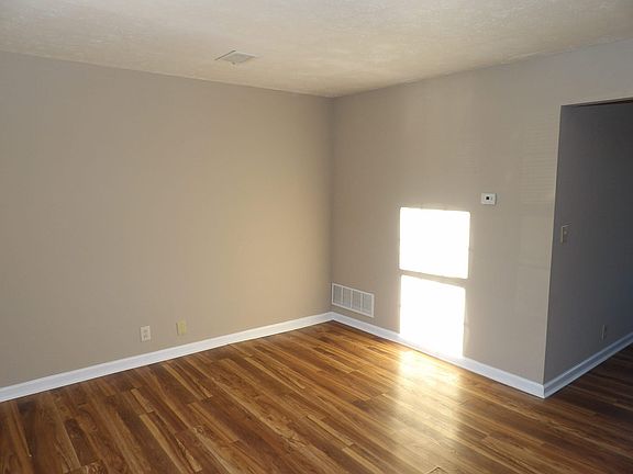 4th image of 400 Freedom Dr APT 3