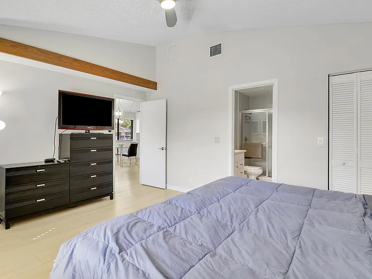 811 Club Dr — Photo 8