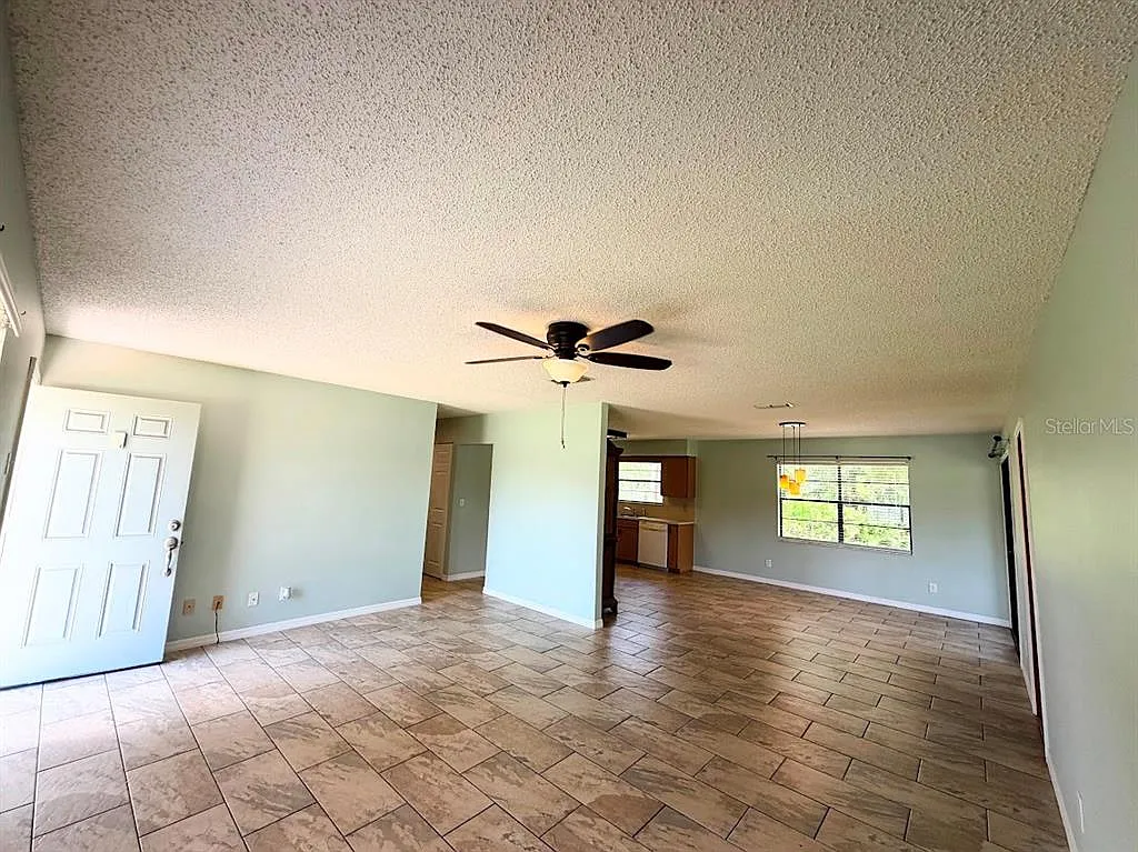 3 bed, 2.0 bath, 1204 sqft, $1,600 — Photo 4