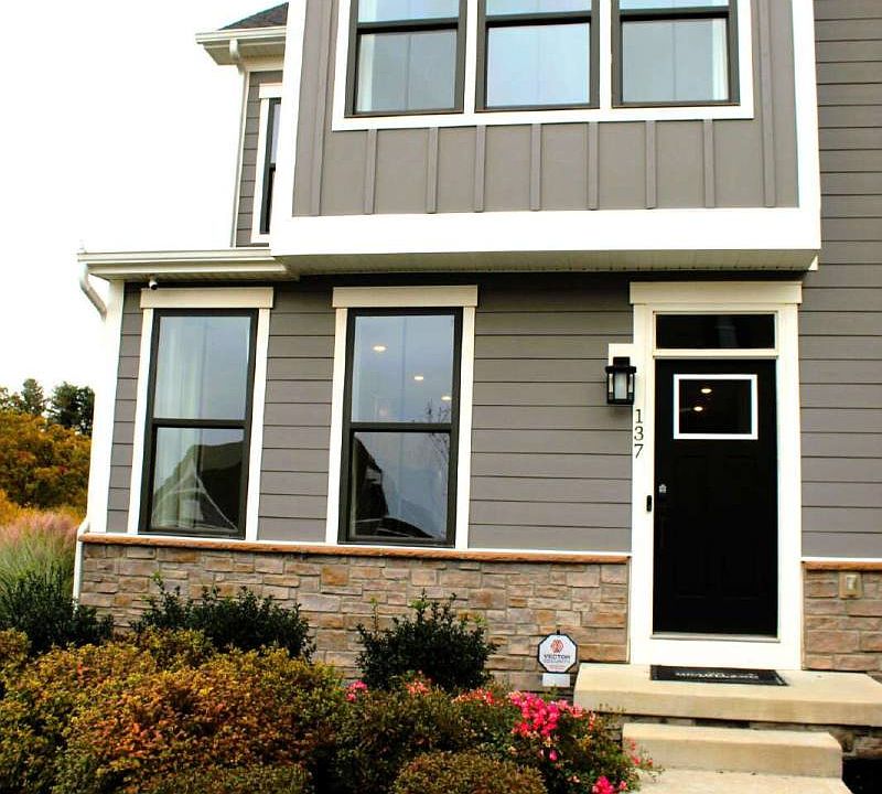 1st image of 137 Marketplace Ave