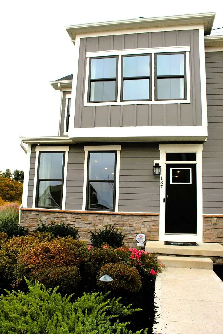 137 Marketplace Ave photo 1