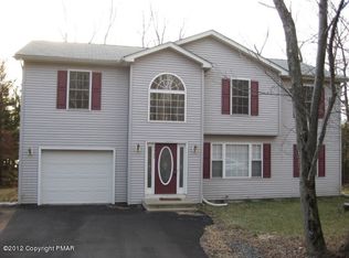 2327 Nadine Blvd, Tobyhanna, PA 18466