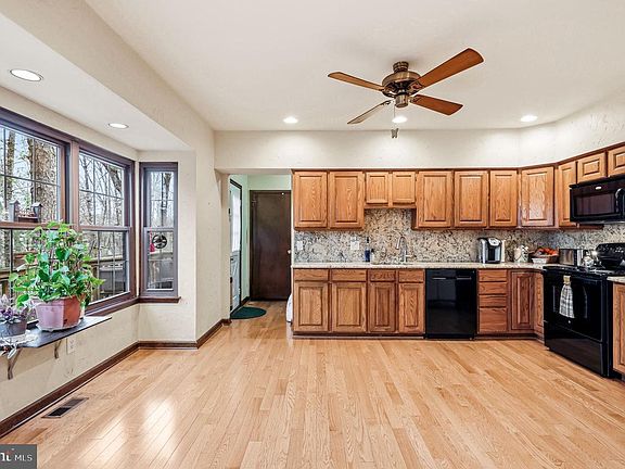 5th image of 16 Westbrooke Ct