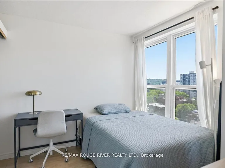 135 James St S #1401 — Photo 19