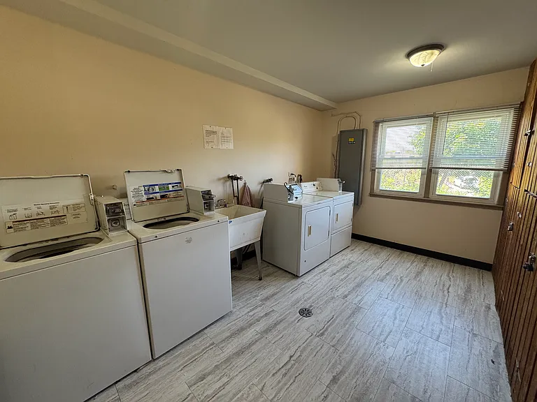 Common laundry room