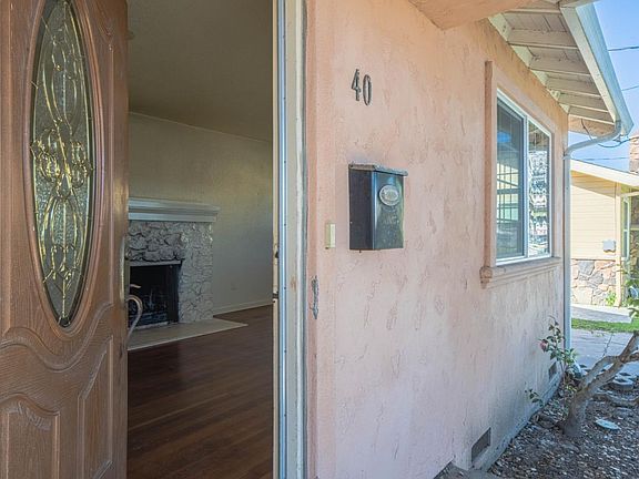 3rd image of 40 Oak St