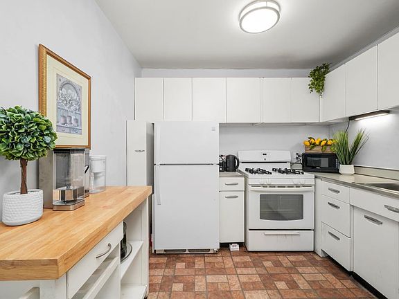 4th image of 1440 E 55th St #927