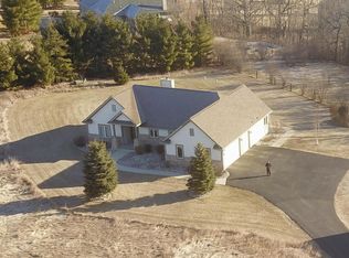 S62W34326 Piper Rd, North Prairie, WI 53153