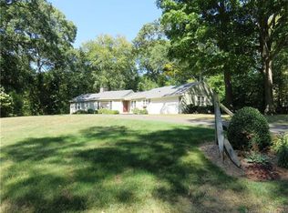 14 Overlook Dr, Madison, CT 06443