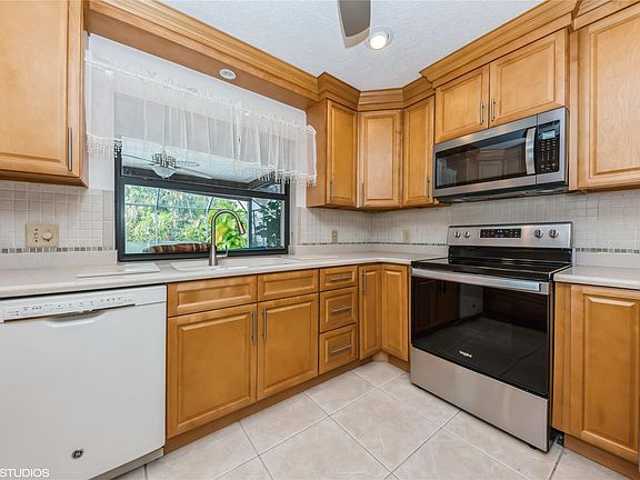 4th image of 2082 SE Esterbrook Street