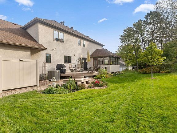 2nd image of 525 Sycamore Cir N