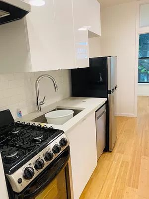 3rd image of 43 Carmine St APT 2