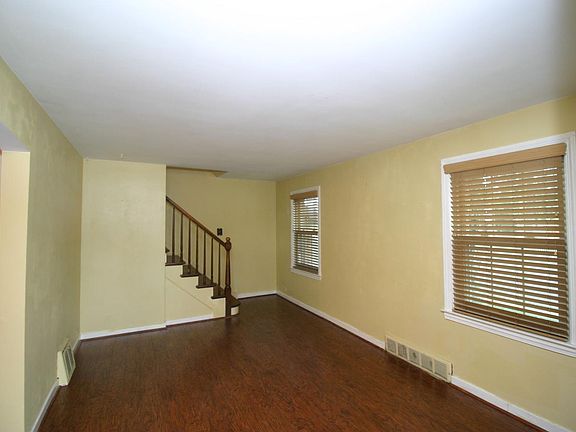 4th image of 2725 W 99th St