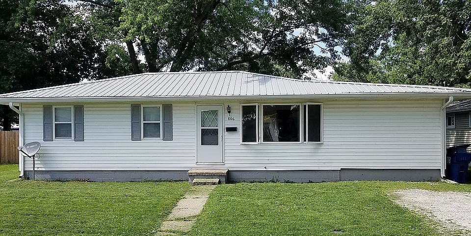 1st image of 806 E Ficklin St