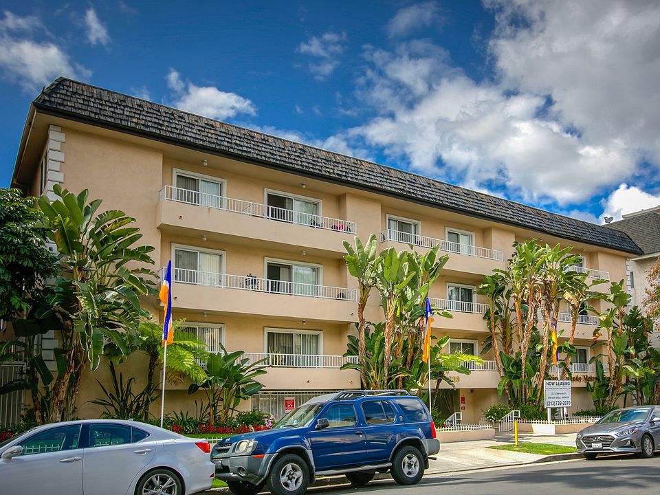 2nd image of 333 S Berendo St #313