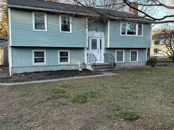 25 Maplecrest Street, Newmarket, NH 03857