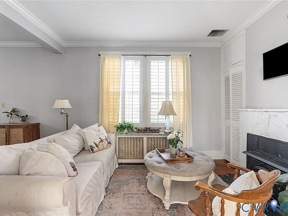 3rd image of 2926 Hawthorne Ave