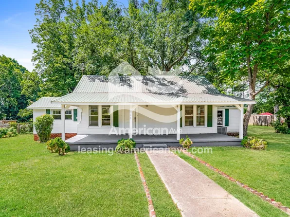 349 Center Ave NW, Graysville, AL 35073