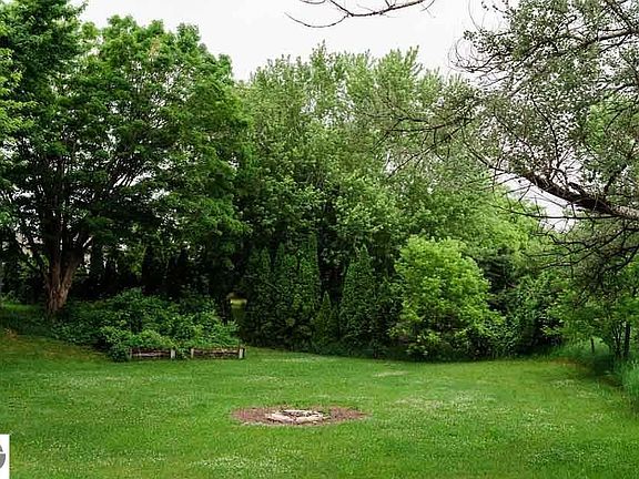 3rd image of 1584 Lake Dr