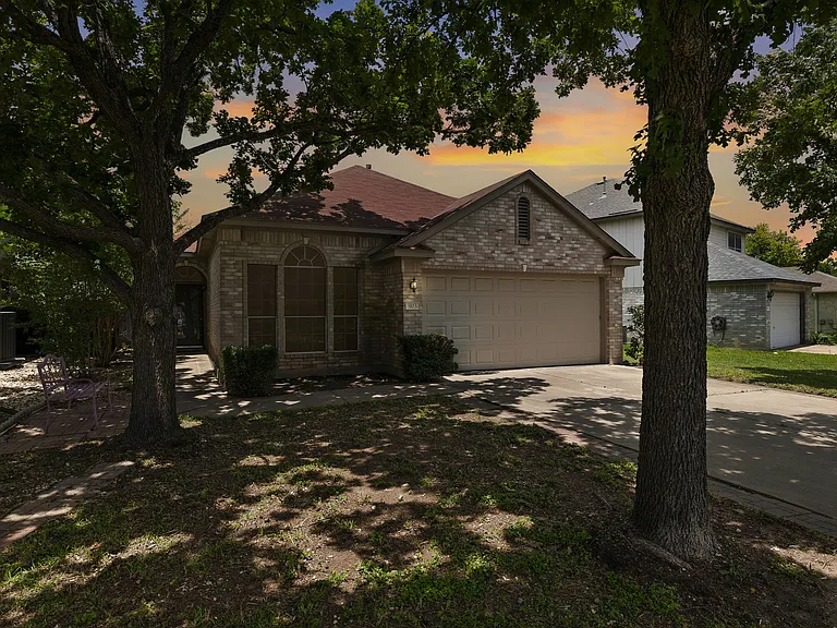 903 Luke Ln — Photo 38