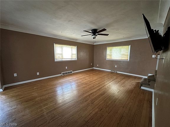 3rd image of 825 Lakewood Beach Dr