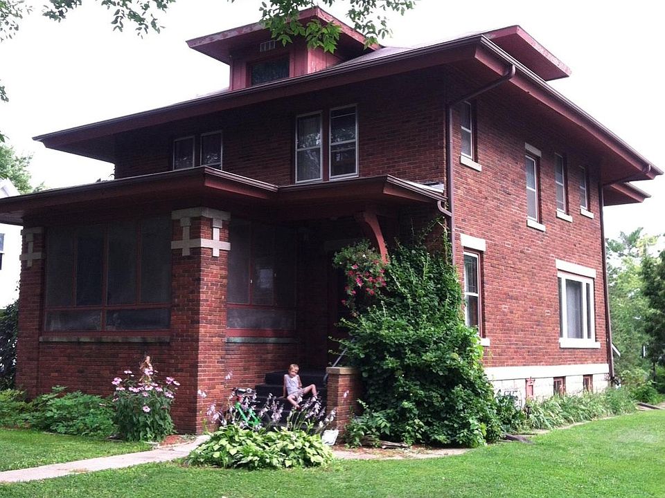 1st image of 319 Broadway St