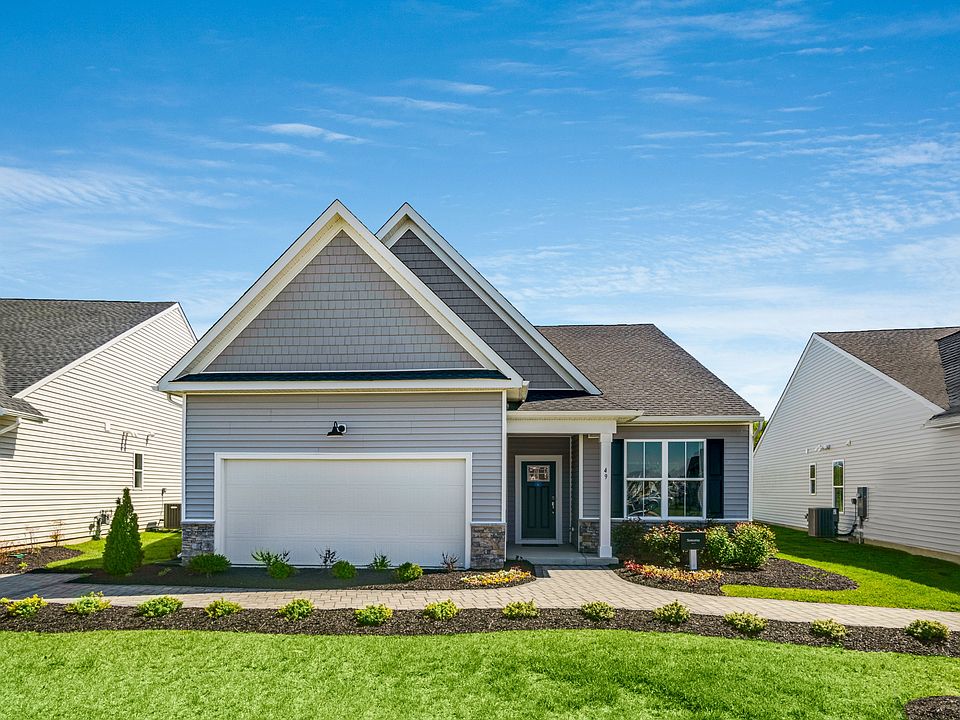 Auburn Meadows Streetscape 02