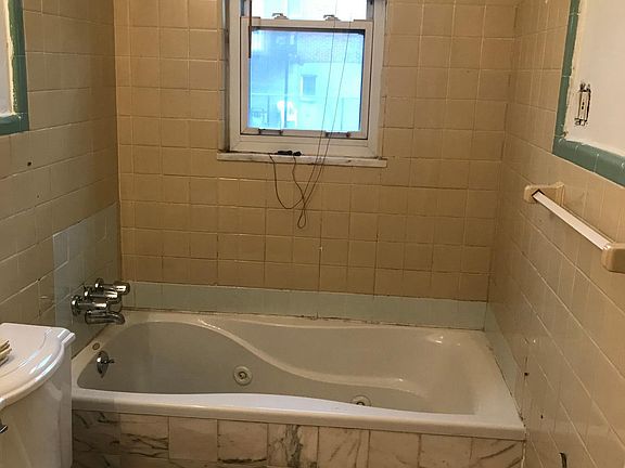 5th image of 100 Lincoln Ave #1