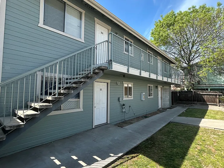 1185 Lewis St #201 — Photo 1