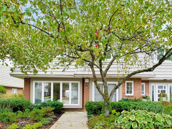 737 Orleans Dr, Highland Park, IL 60035