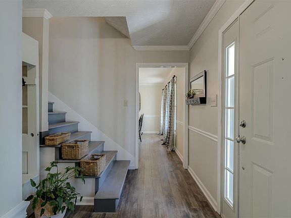 4th image of 9913 Crestline Dr